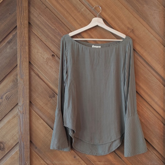 cloth & stone Tops - ANTHRO CLOTH & STONE Green Bell Sleeve Top